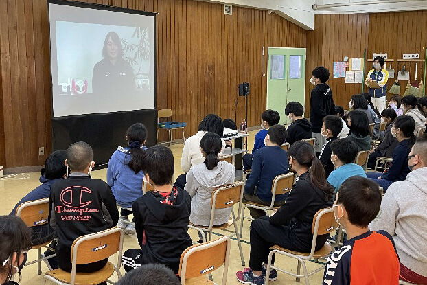 日高町立富川小学校との交流の様子（1）